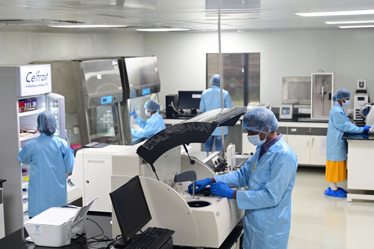 The Define Bio laboratory with biobank storage and biosafety cabinets